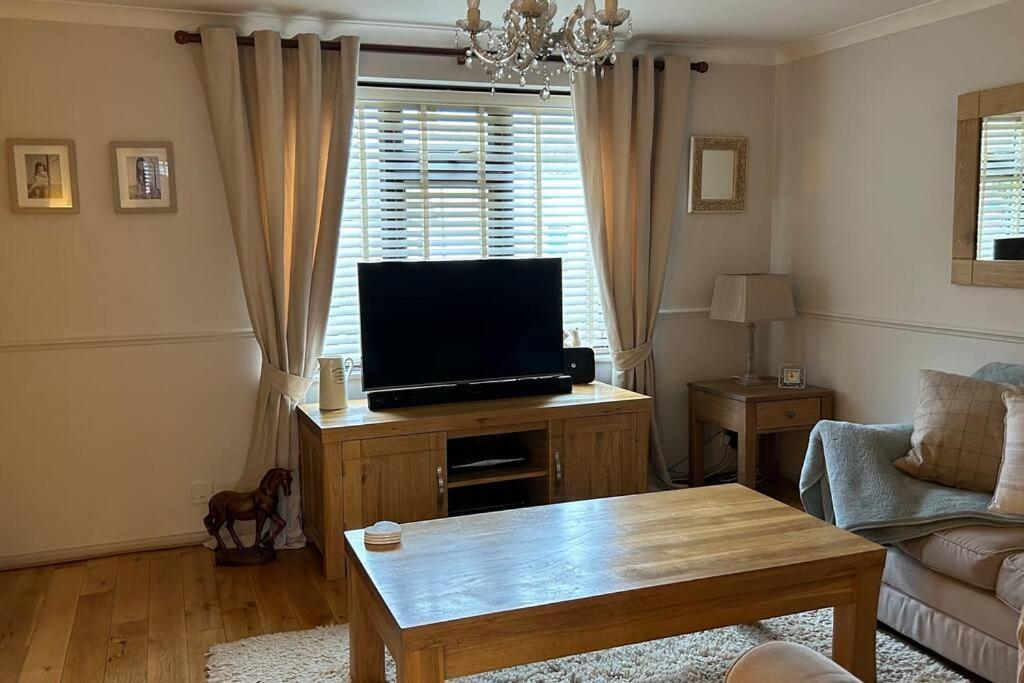 Cosy 2 Bed, Home From Home Haddenham  외부 사진